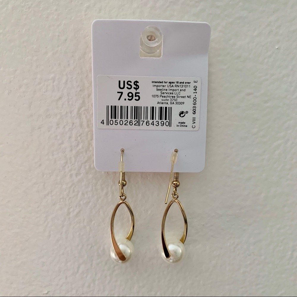 🎀 Pearl Dangle Earrings - Picture 4 of 4